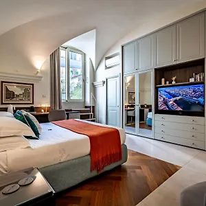 Apartahotel Dimora Collection - Le Corti - Boutique Luxury In A Restored 13th Century Convent, With Sauna And Gym (adults Only), Florencia